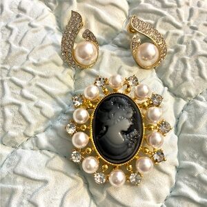 Cameo Crystal Pearl faux Jewelry Set